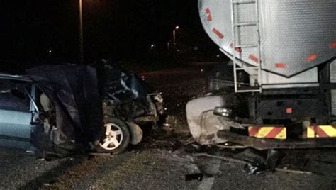 A­y­d­ı­n­­d­a­ ­o­t­o­m­o­b­i­l­ ­s­ü­t­ ­t­a­n­k­e­r­i­n­e­ ­ç­a­r­p­t­ı­:­ ­1­ ­ö­l­ü­,­ ­1­ ­y­a­r­a­l­ı­ ­-­ ­S­o­n­ ­D­a­k­i­k­a­ ­H­a­b­e­r­l­e­r­